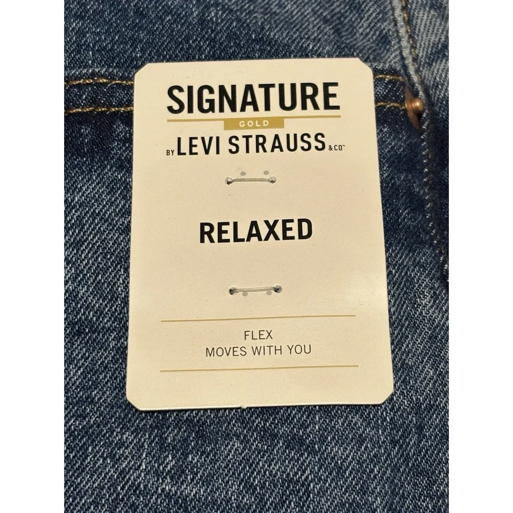 SIGNATURE Levi Strauss Gold-NWT-Women's Relaxed Flex Denim Blue Jeans-Size 38x34
